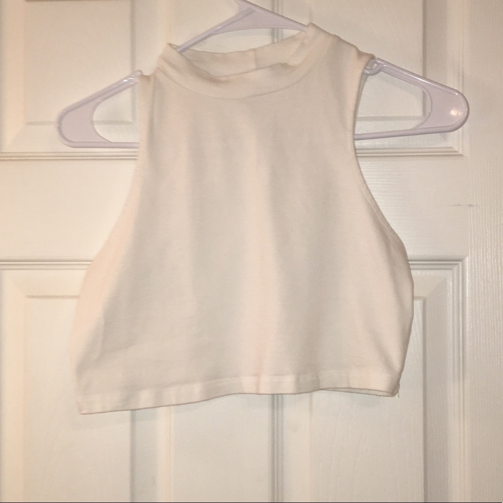 ⭐️ White Crop Top ⭐️
